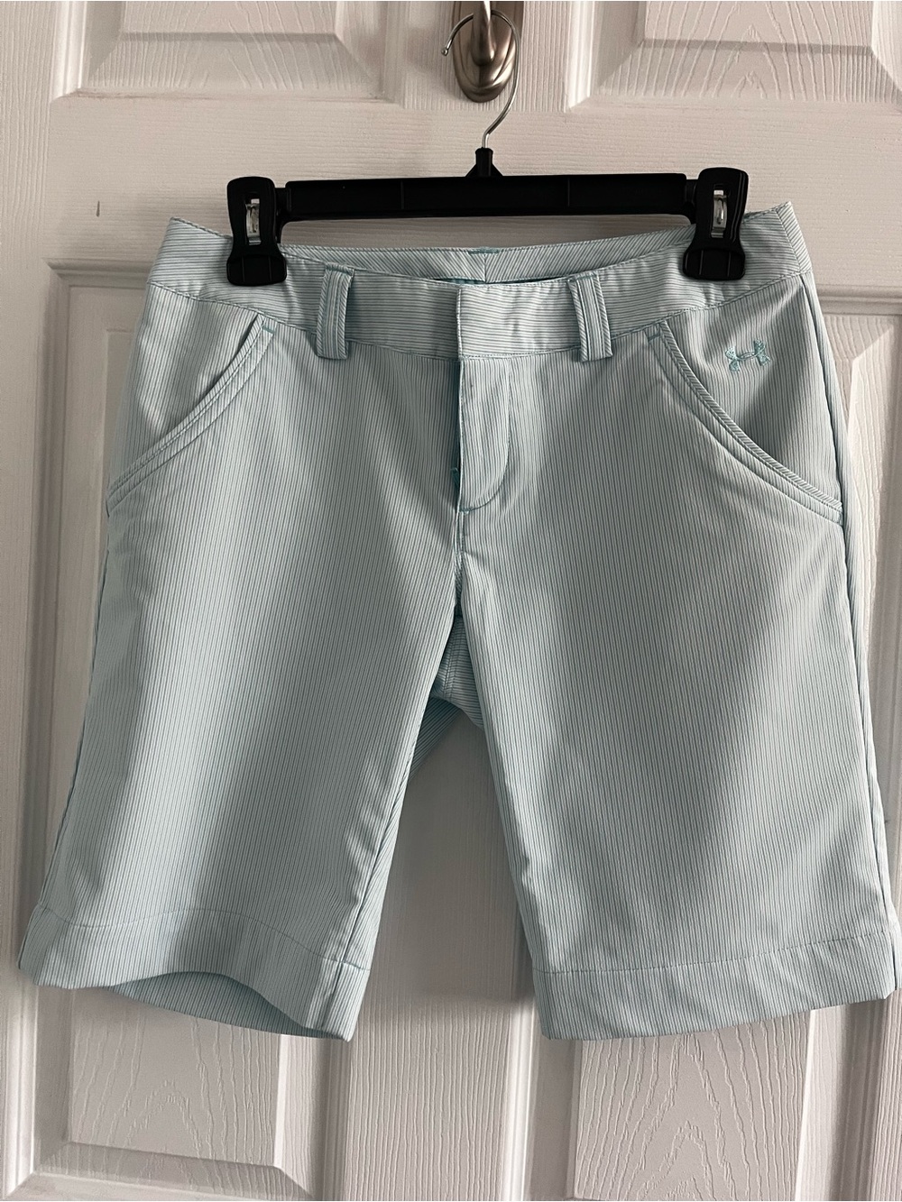 Under Armour women’s golf shorts, size 2 , used in good condition.